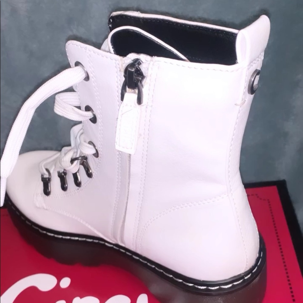 boots ! - Picture 3 of 4